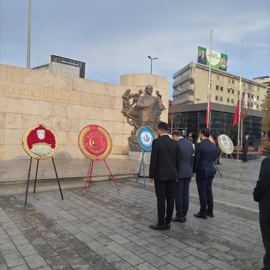 Anahtar Parti Bağcılar İlçe Başkanlığı olarak, Bağcılar Meydanı’nda düzenlenen 10 Kasım Gazi Mustafa Kemal Atatürk’ü Anma Töreni’ne katılım sağladık - 2