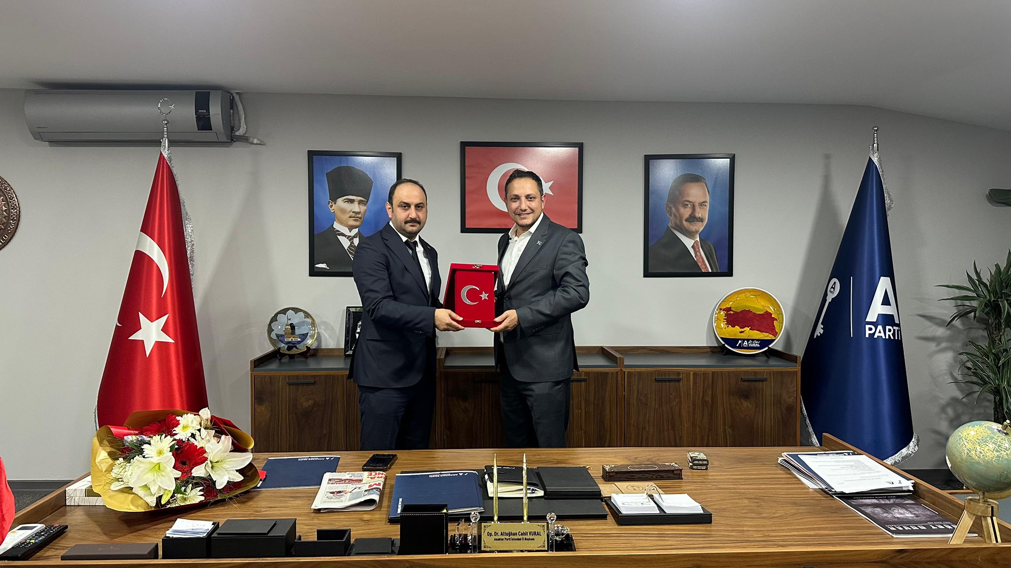 İstanbul İl Başkanımız Op. Dr. Cahit Vural’a il kongresi sonrası hayırlı olsun ziyaretinde bulunduk. - 1