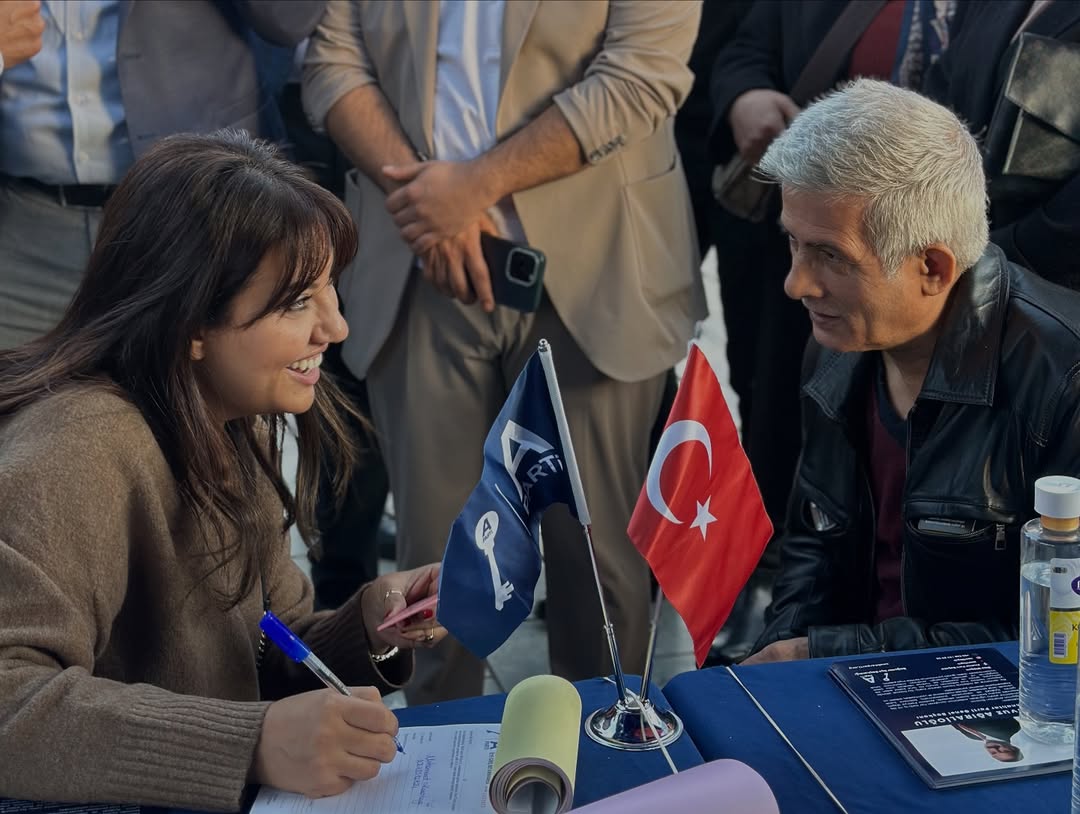 Anahtar Parti Bağcılar İlçe Başkanlığı olarak Bağcılar Meydan’da gerçekleştirdiğimiz üye çalışması kapsamında standımızı kurarak hemşehrilerimizle bir araya geldik.  - 2